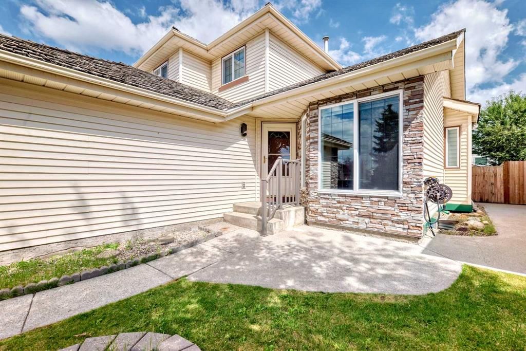 51 Douglas Woods Hill SE, Calgary — photo 2 of 46