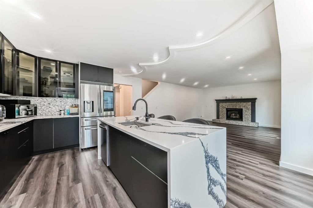 51 Douglas Woods Hill SE, Calgary — photo 3 of 46