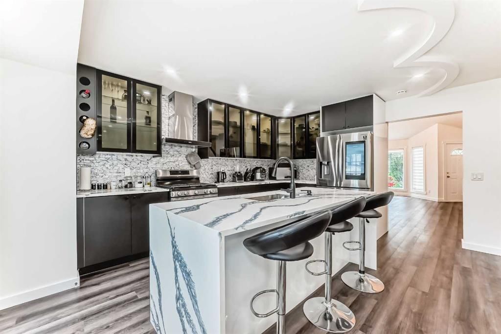 51 Douglas Woods Hill SE, Calgary — photo 4 of 46