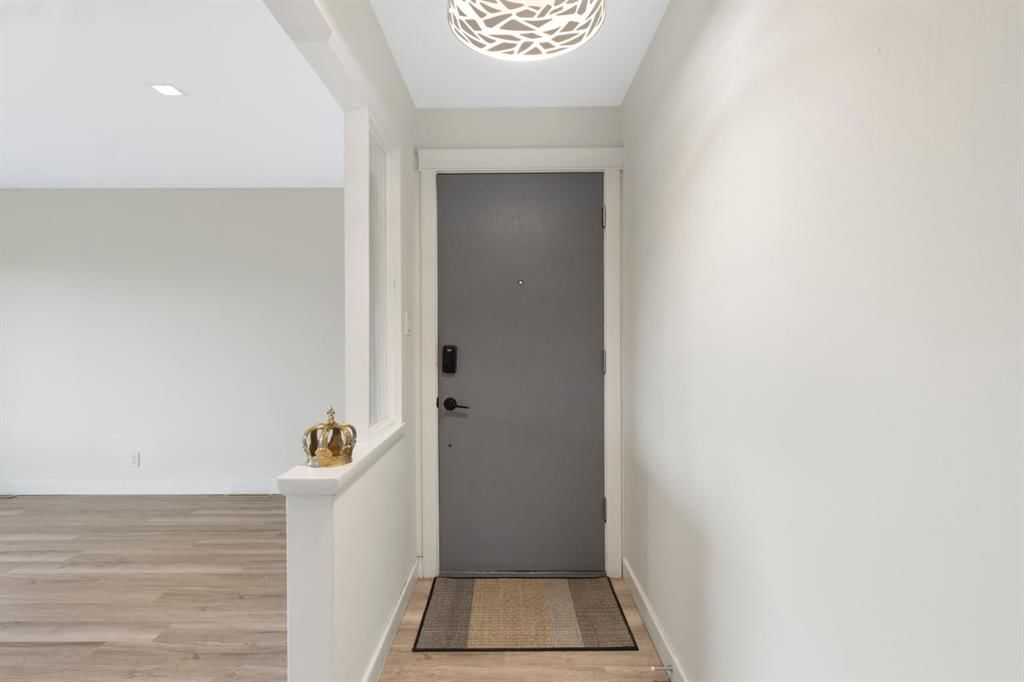 6023 Thornbank Drive NW, Calgary — photo 5 of 50