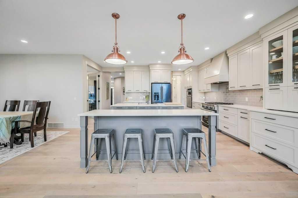33 Shawnee Heath SW, Calgary — photo 4 of 50