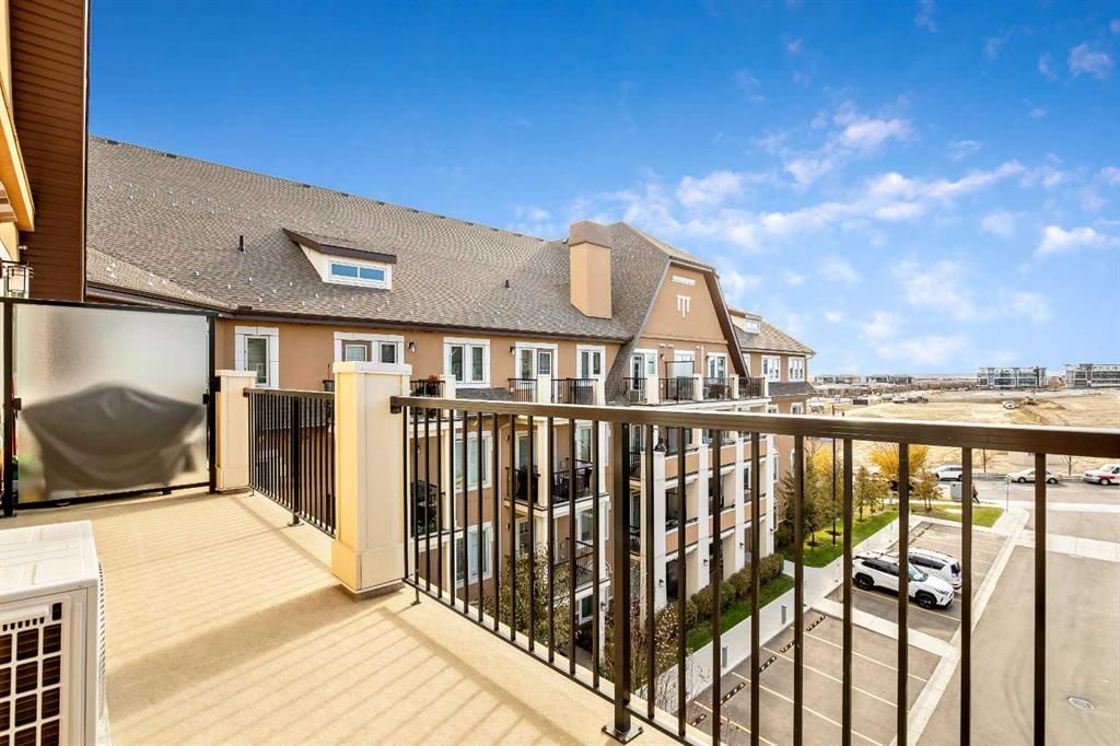 402, 30 Mahogany Mews SE, Calgary — photo 3 of 23