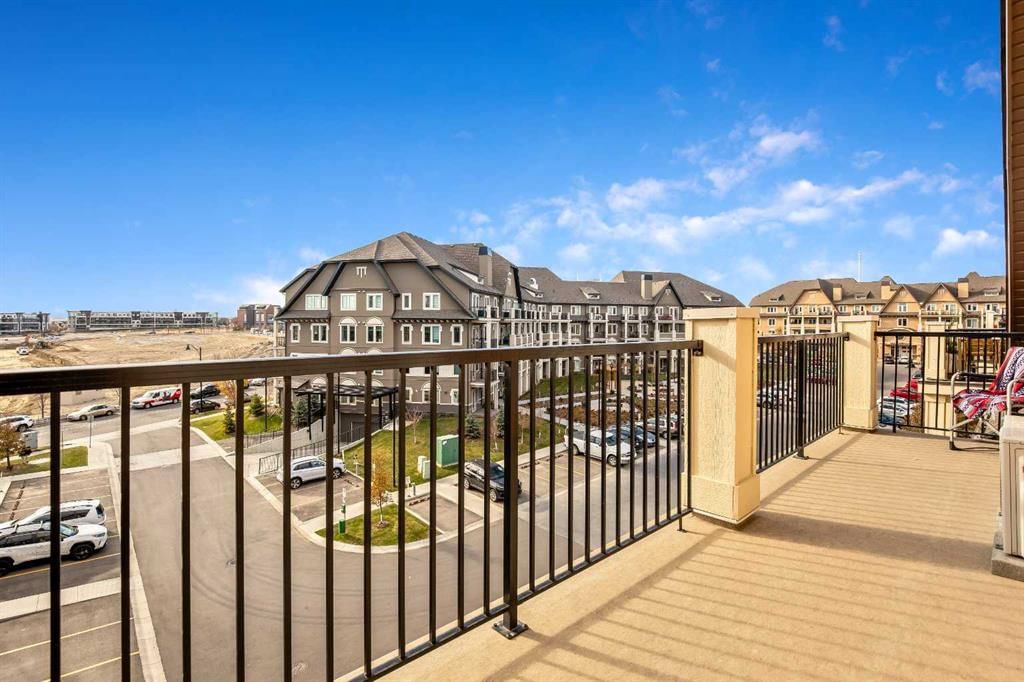 402, 30 Mahogany Mews SE, Calgary — photo 4 of 23