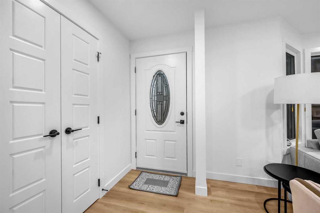 116 Queen Anne Road SE, Calgary — photo 3 of 43