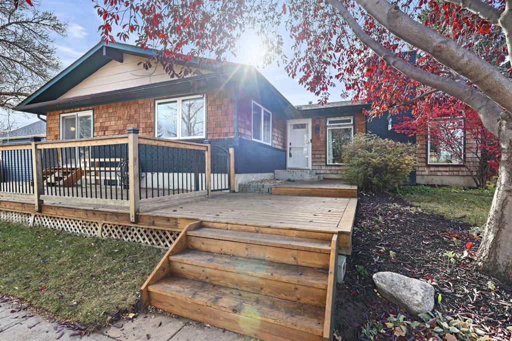 52 Sunhurst Road SE, Calgary — photo 4 of 34