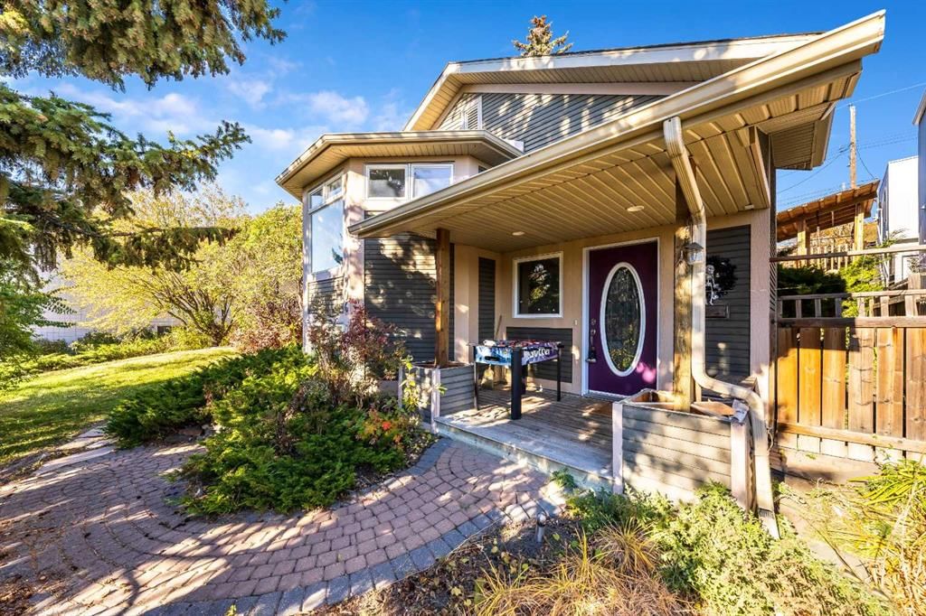 906 Drury Avenue NE, Calgary — main listing photo