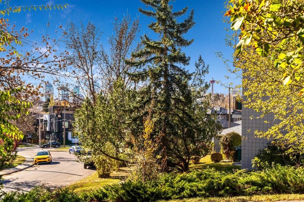906 Drury Avenue NE, Calgary — photo 5 of 32