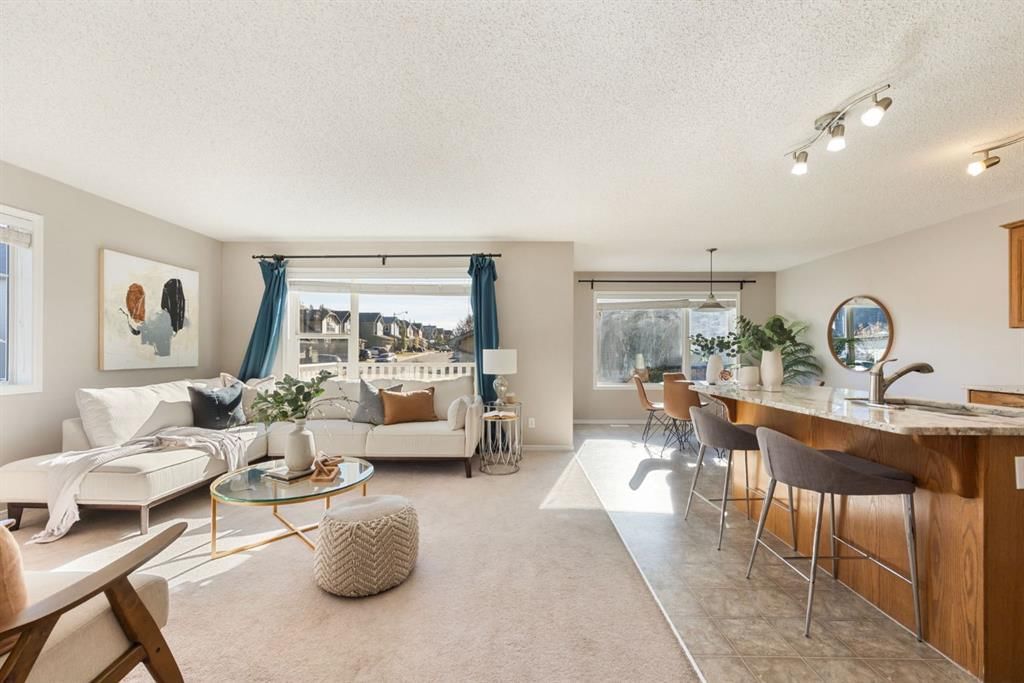 91 Cougartown Close SW, Calgary — photo 2 of 45