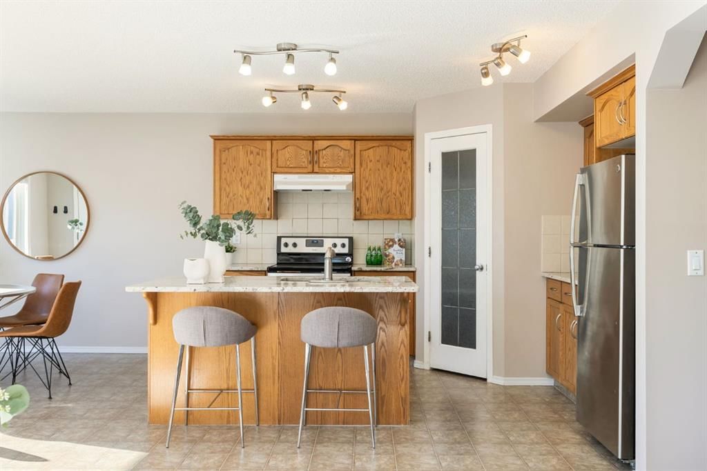 91 Cougartown Close SW, Calgary — photo 3 of 45