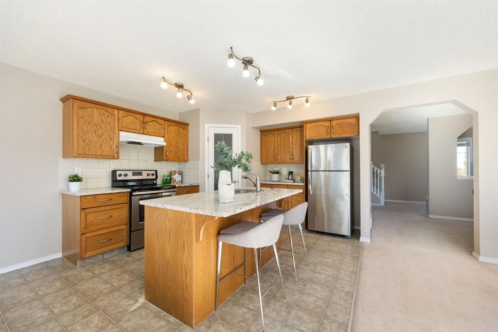 91 Cougartown Close SW, Calgary — photo 4 of 45