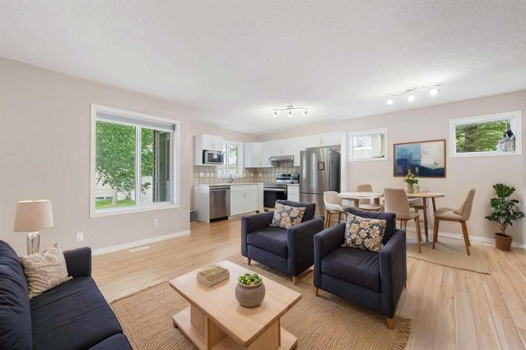 152 Royal Oak Gardens NW, Calgary — photo 3 of 34