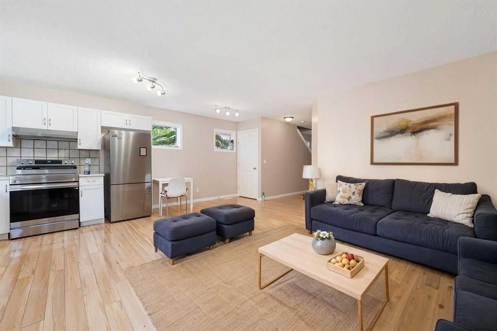 152 Royal Oak Gardens NW, Calgary — photo 5 of 34