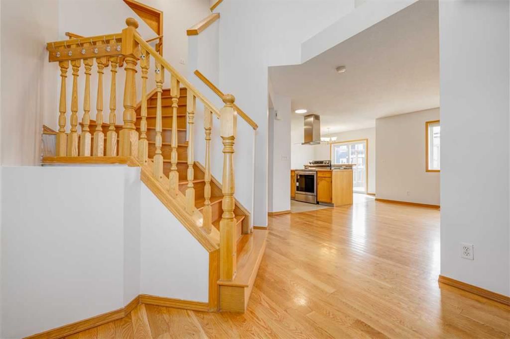 6013 Saddlehorn Drive NE, Calgary — photo 4 of 20