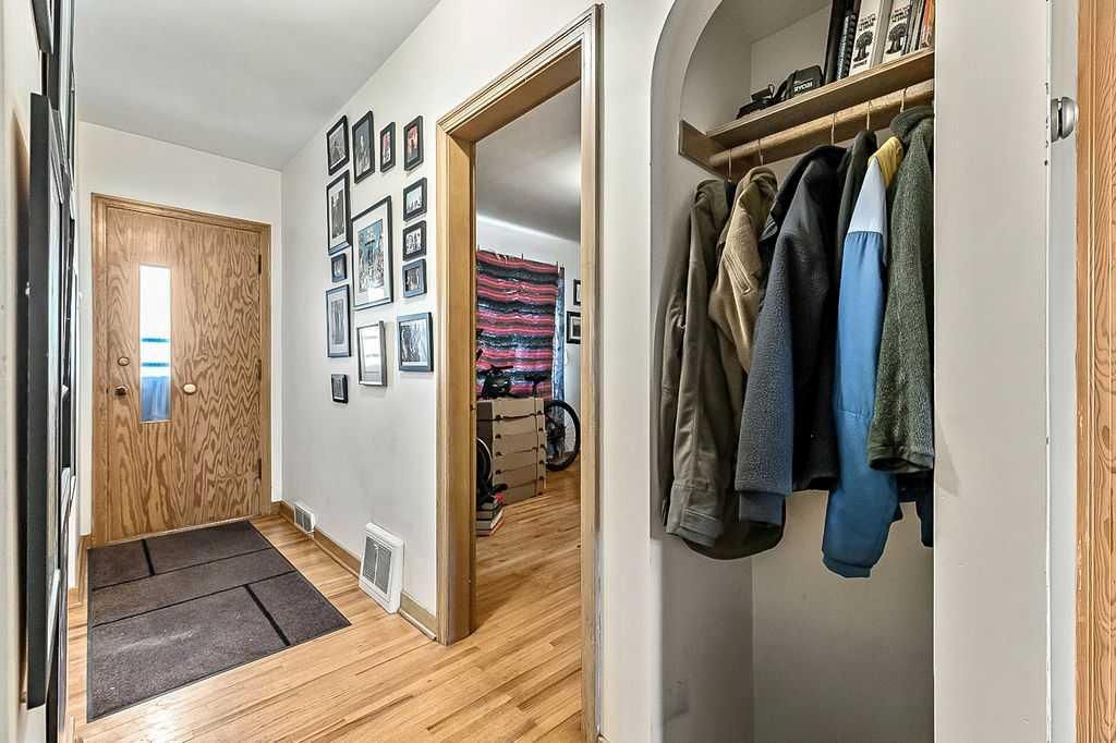 2731 Morley Trail NW, Calgary — photo 3 of 27