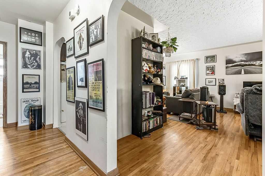 2731 Morley Trail NW, Calgary — photo 4 of 27