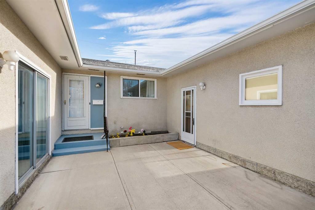 228 Queensland Drive SE, Calgary — photo 4 of 48
