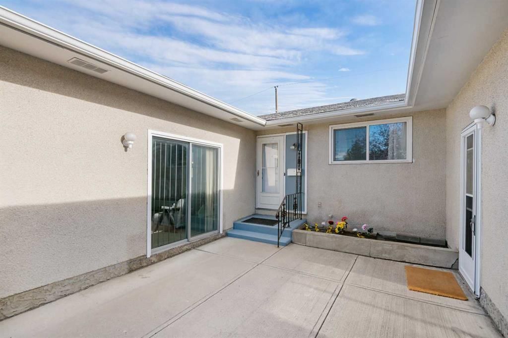 228 Queensland Drive SE, Calgary — photo 5 of 48
