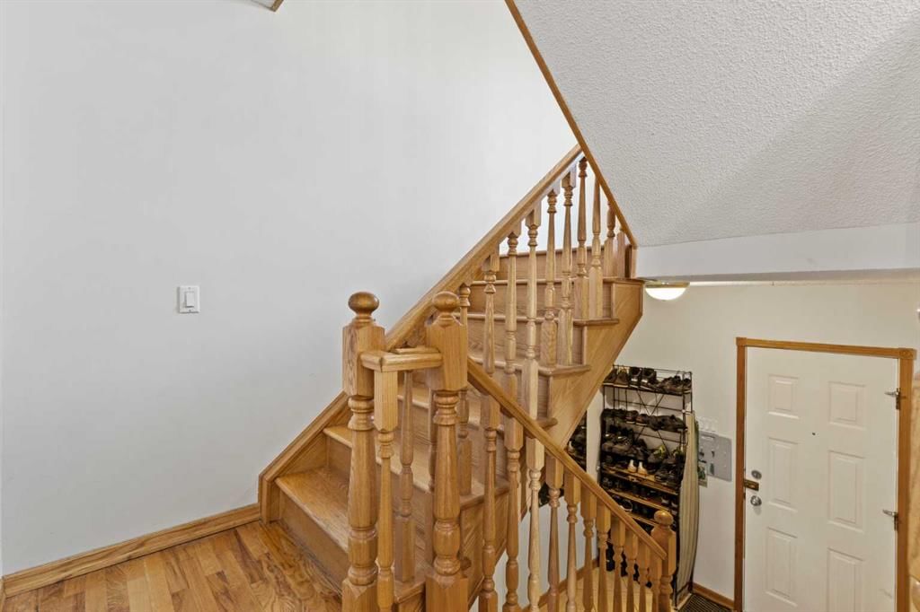89 Edgedale Drive NW, Calgary — photo 5 of 44