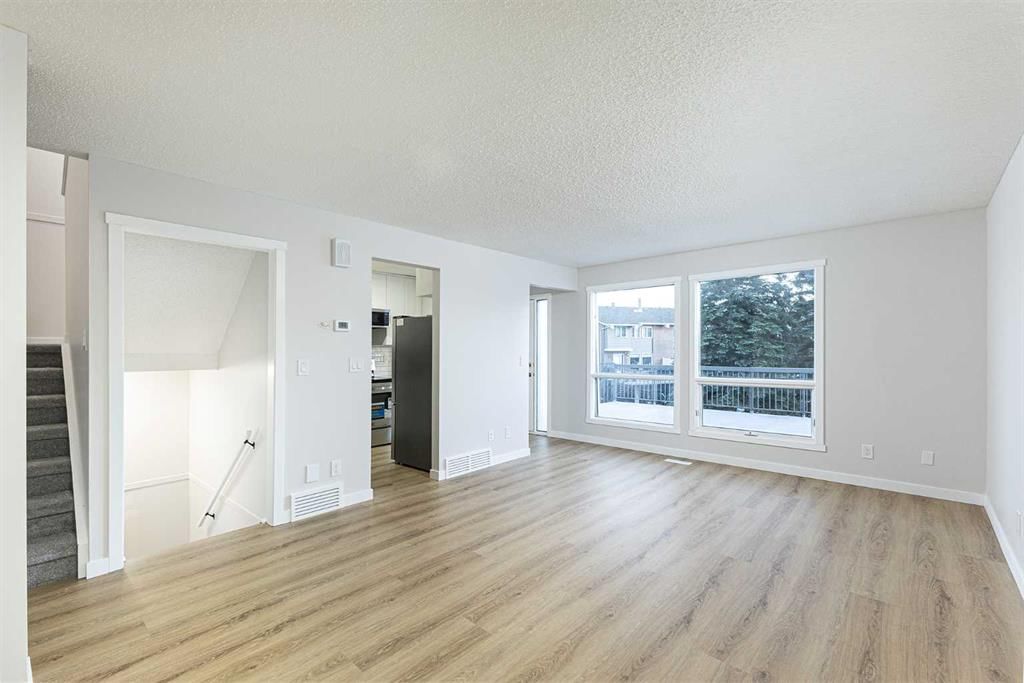 39, 116 Silver Crest Drive NW, Calgary — photo 4 of 31