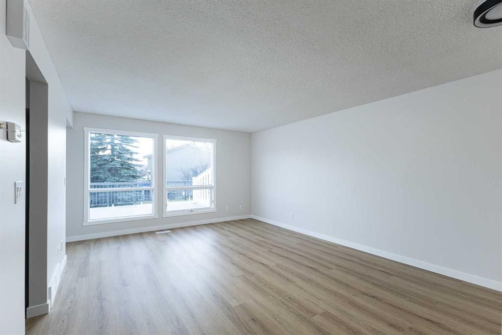 39, 116 Silver Crest Drive NW, Calgary — photo 5 of 31