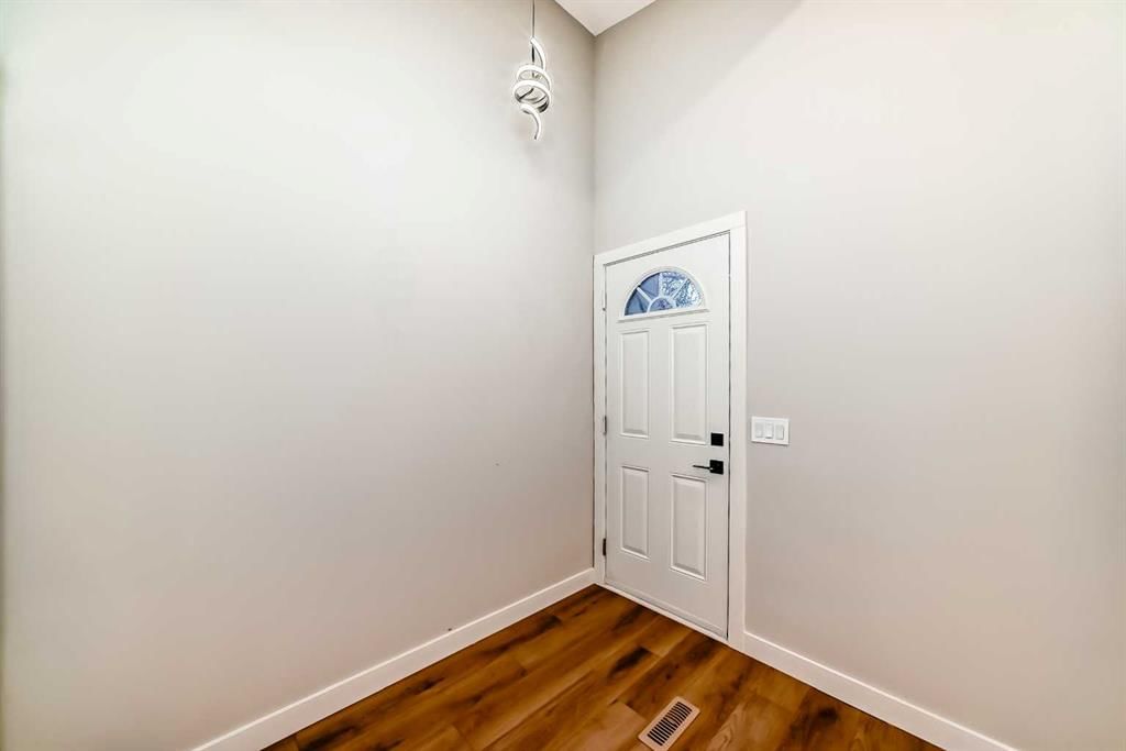 6603 Penbrooke Drive SE, Calgary — photo 4 of 50
