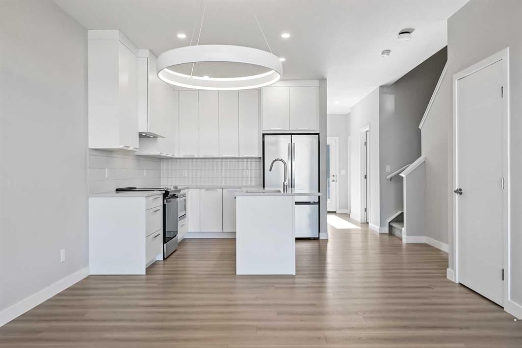 7031 Rangeview Avenue SE, Calgary — photo 4 of 15