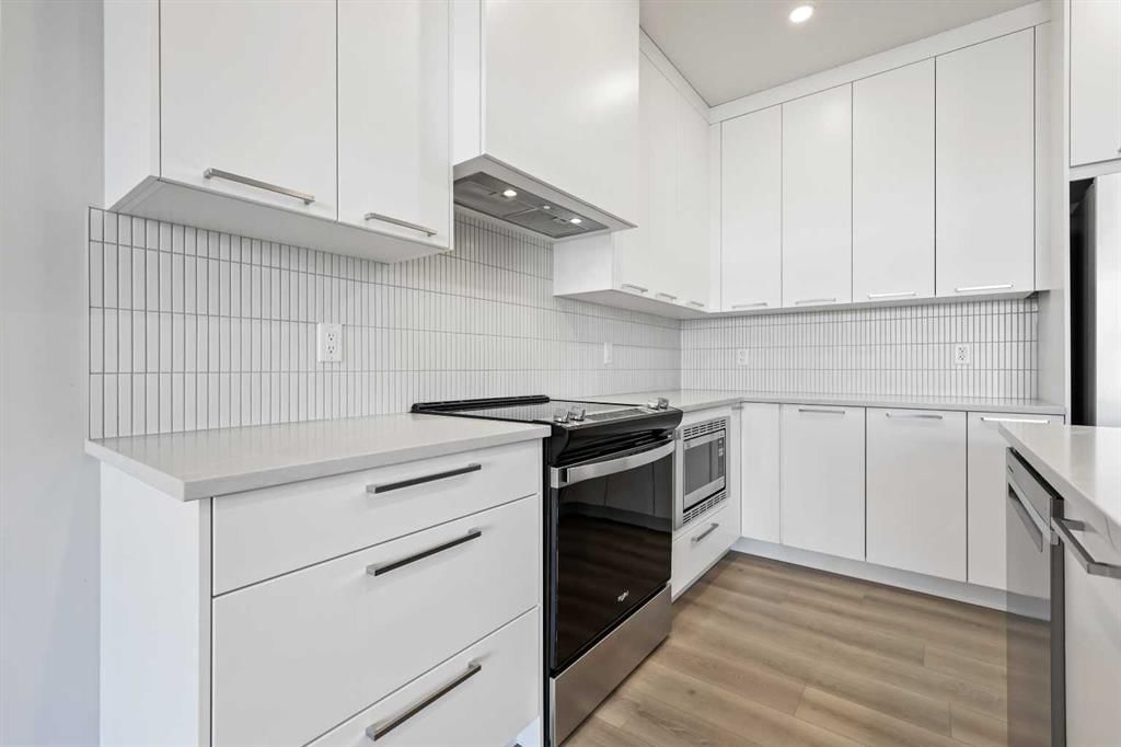 7031 Rangeview Avenue SE, Calgary — photo 5 of 15