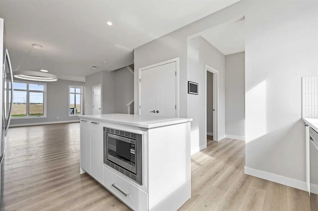 7019 Rangeview Avenue SE, Calgary — main listing photo