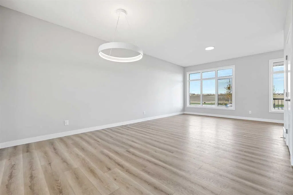 7019 Rangeview Avenue SE, Calgary — photo 5 of 16
