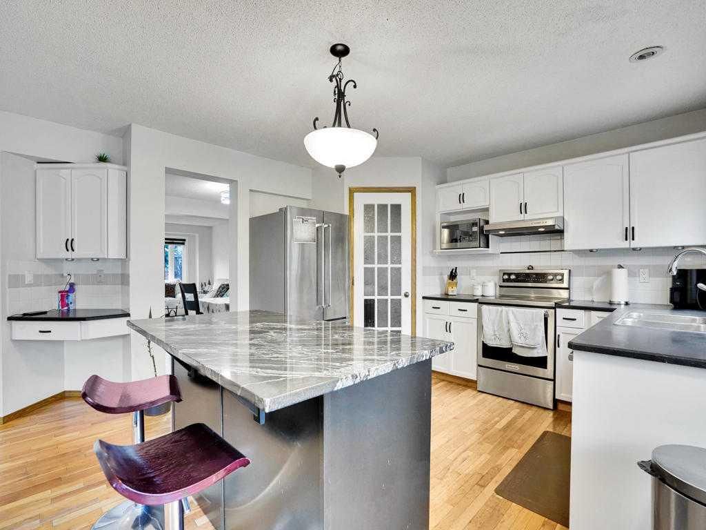 151 Citadel Park NW, Calgary — photo 4 of 50