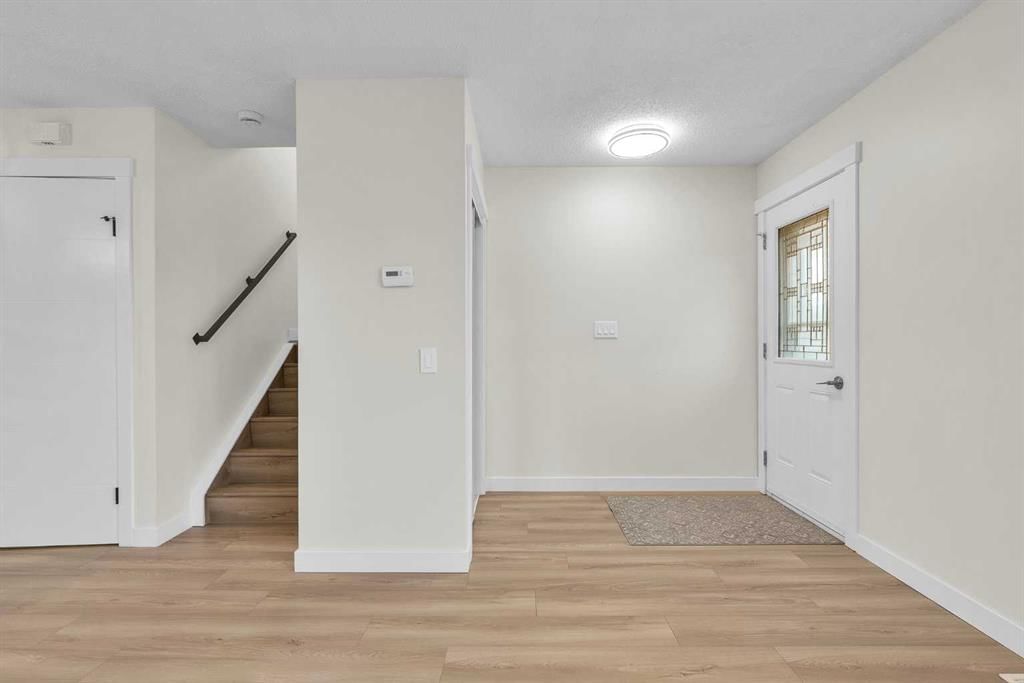 220 60 Street SE, Calgary — photo 3 of 50