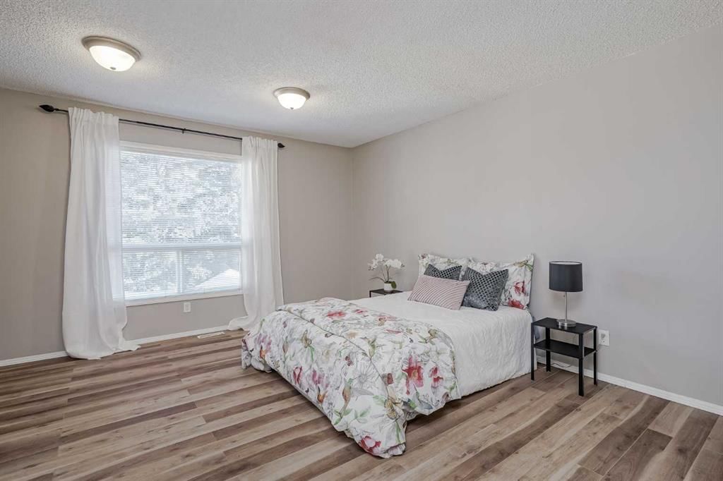 8 Millbank Road SW, Calgary — photo 4 of 41