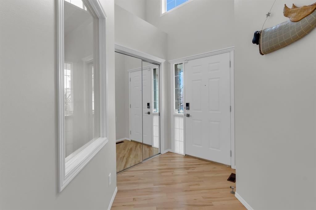 26 Springbank Rise SW, Calgary — photo 3 of 50