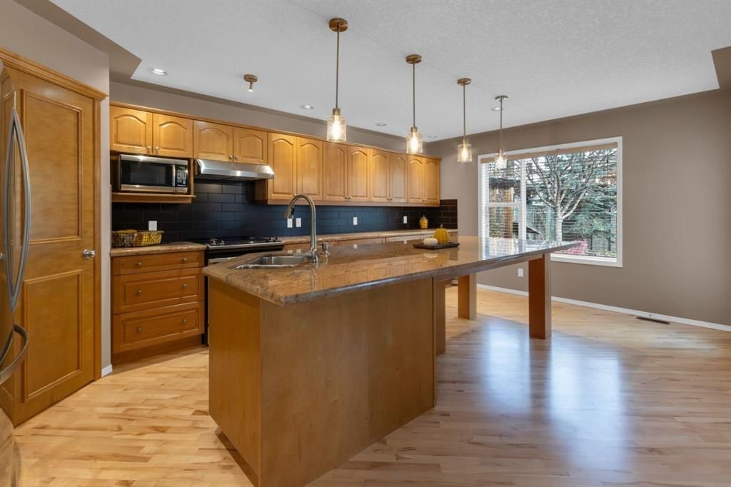 26 Springbank Rise SW, Calgary — photo 4 of 50