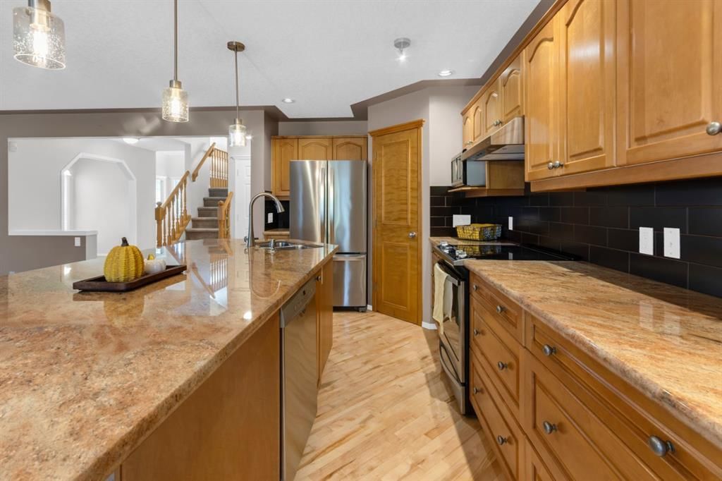26 Springbank Rise SW, Calgary — photo 5 of 50