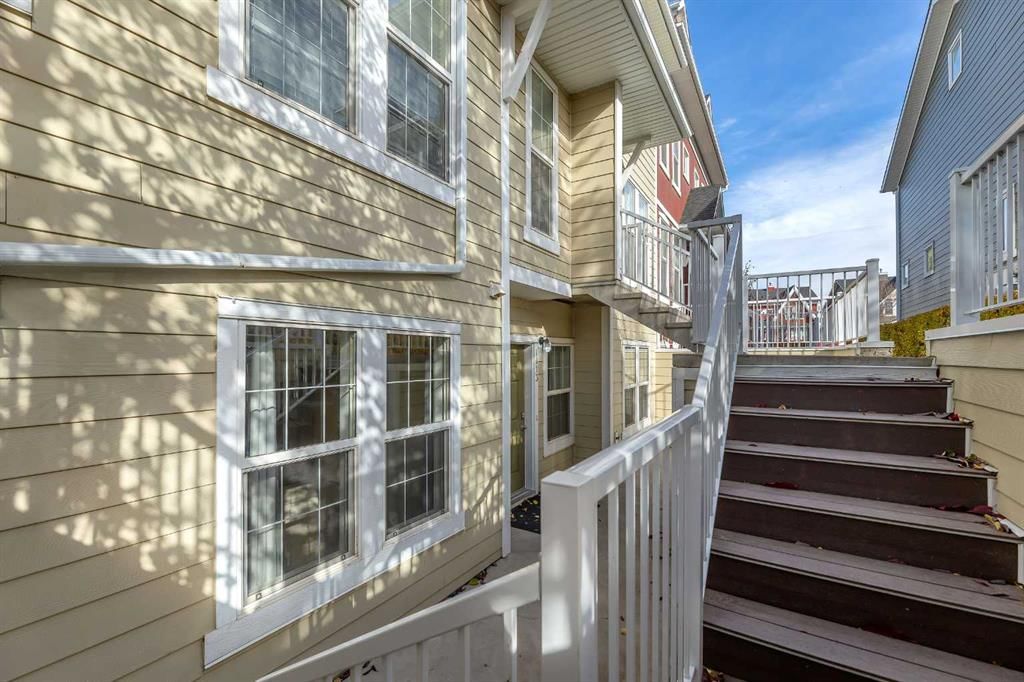 1013 Auburn Bay Circle SE, Calgary — photo 4 of 32