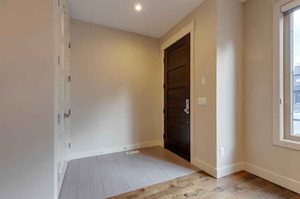 2413 36 Street SW, Calgary — photo 3 of 43