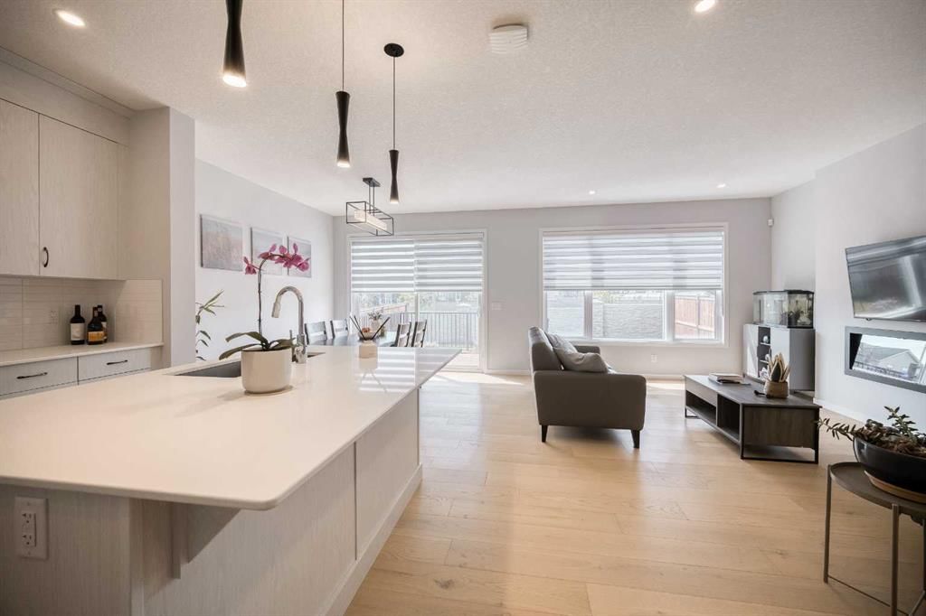 156 Ambleside Crescent NW, Calgary — photo 3 of 45