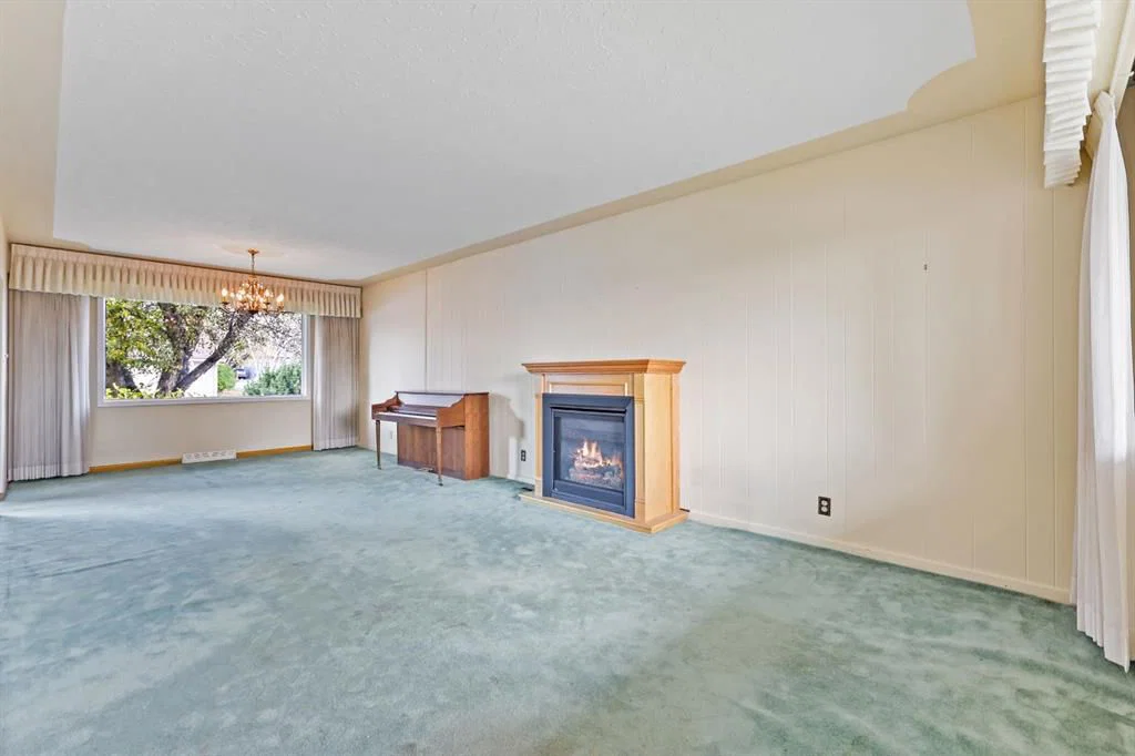 5331 Buckthorn Road NW, Calgary — photo 3 of 19