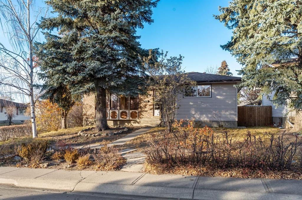 4620 31 Avenue NE, Calgary — main listing photo