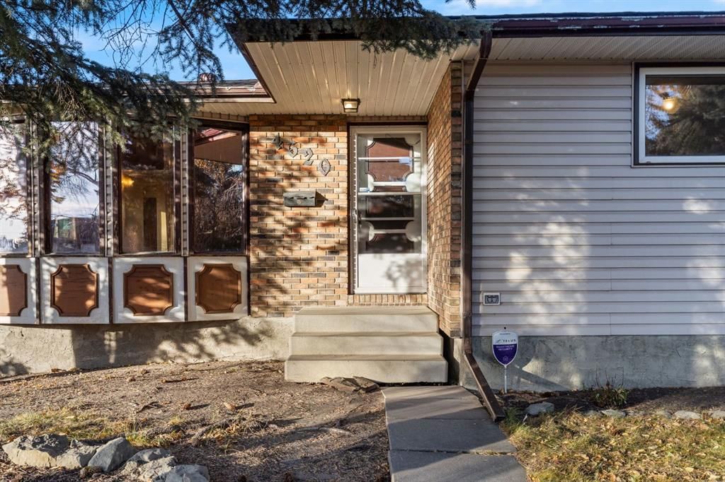 4620 31 Avenue NE, Calgary — photo 2 of 43