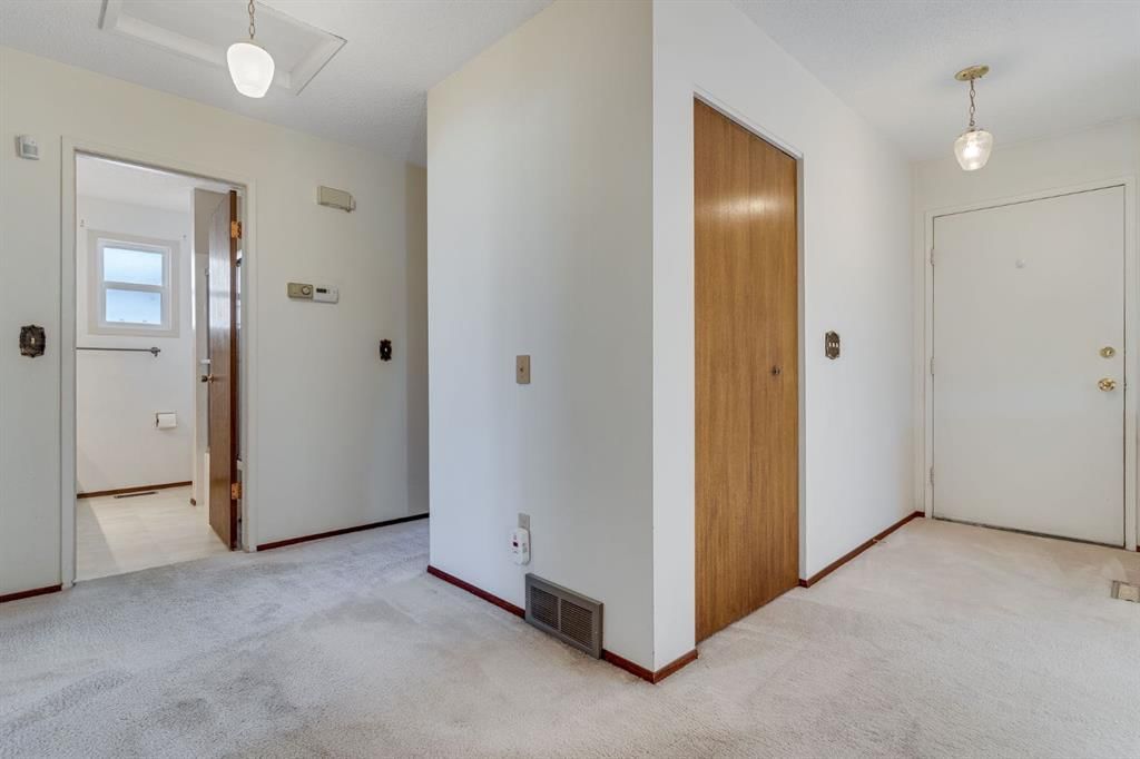 4620 31 Avenue NE, Calgary — photo 3 of 43