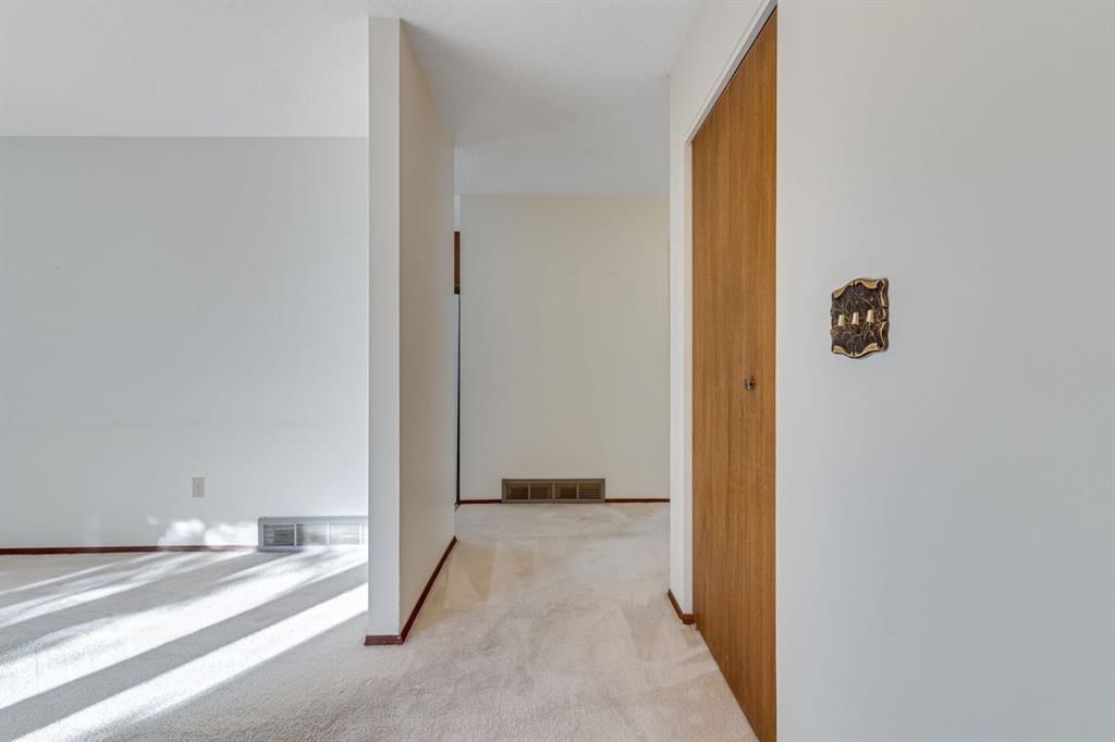 4620 31 Avenue NE, Calgary — photo 4 of 43