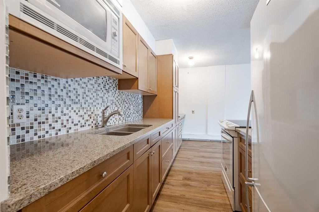301, 3420 50 Street NW, Calgary — photo 5 of 26