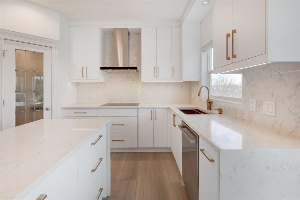 46 Valley Creek Road NW, Calgary — photo 3 of 50