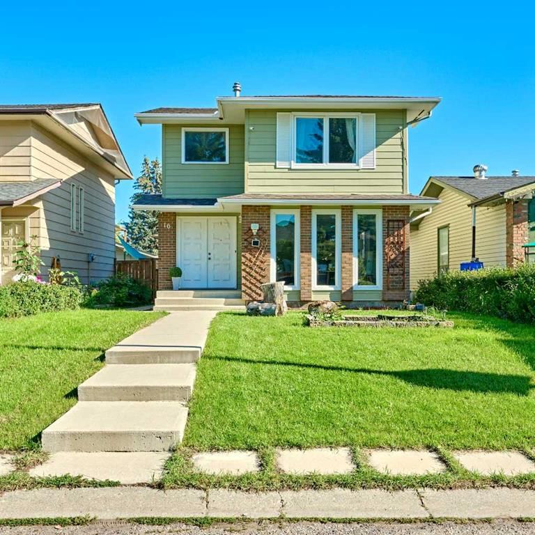 16 Shawmeadows Crescent SW, Calgary — photo 3 of 33