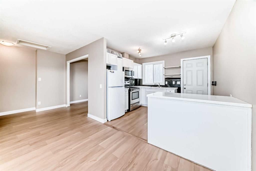 1106 53A Street SE, Calgary — photo 5 of 41