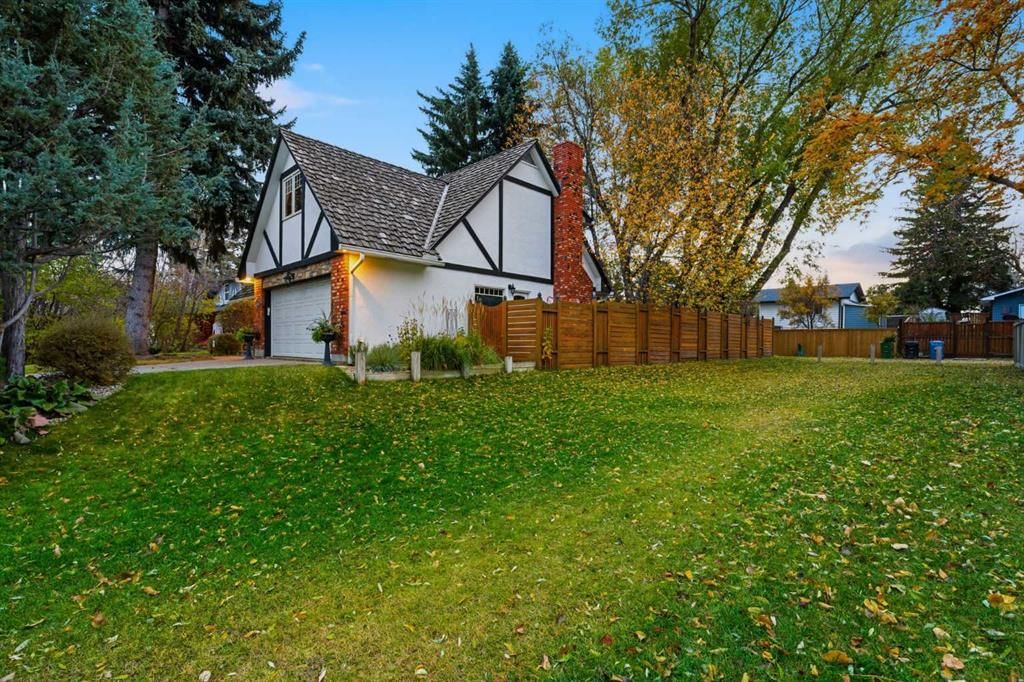 631 Willoughby Crescent SE, Calgary — photo 3 of 48