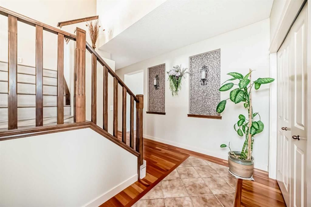 367 Hidden Creek Boulevard NW, Calgary — photo 4 of 50