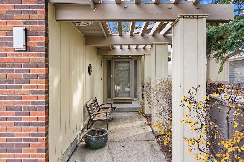 3350 Oakwood Drive SW, Calgary — photo 2 of 50
